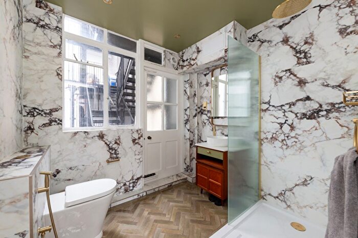 4 Bedroom Flat To Rent In Connaught Street, London, W2