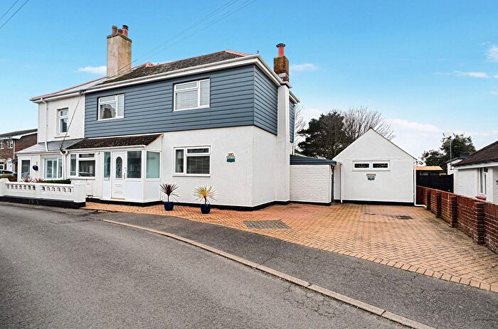 4 Bedroom Semi Detached House For Sale In North Road, Selsey, PO20