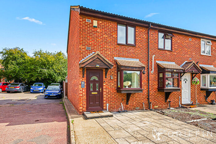 2 Bedroom End Of Terrace House For Sale In Crest Avenue, Grays, RM17