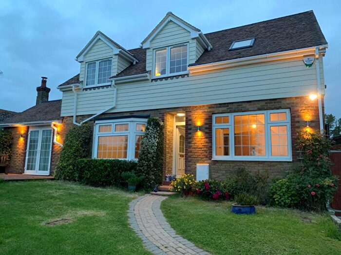 4 Bedroom Detached House For Sale In Monkshill Road, Hernhill, Faversham, Kent, ME13