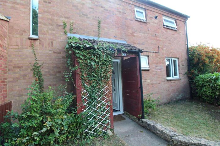 3 Bedroom House To Rent In Shilling Close, Pennyland, Milton Keynes, MK15