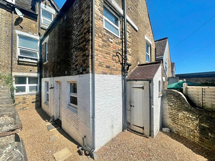 1 Bedroom Studio For Sale In Northcote Road, Strood, Rochester, Kent., ME2