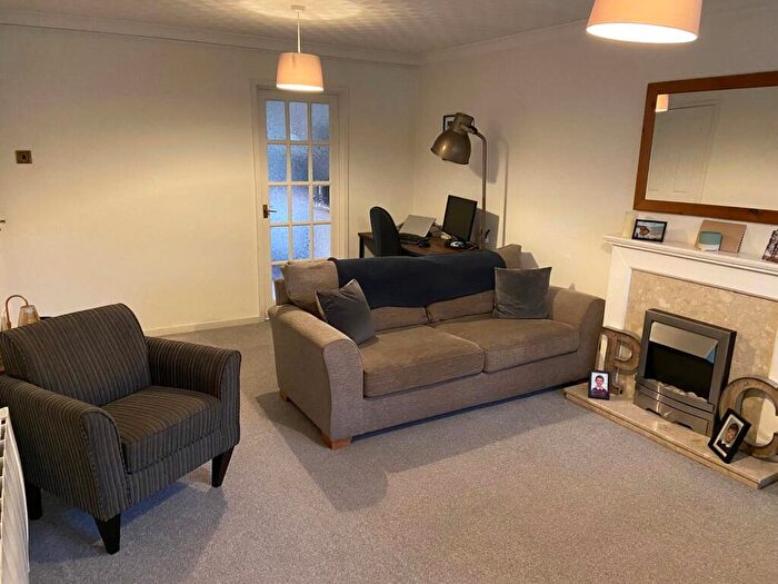 2 Bedroom Maisonette To Rent In Nethercote Gardens, Solihull, West Midlands, B90