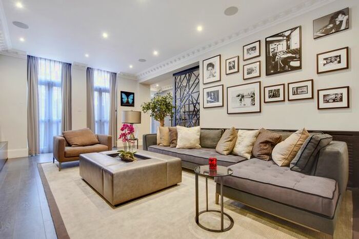 2 Bedroom Flat For Sale In Hans Road, Knightsbridge, London, SW3