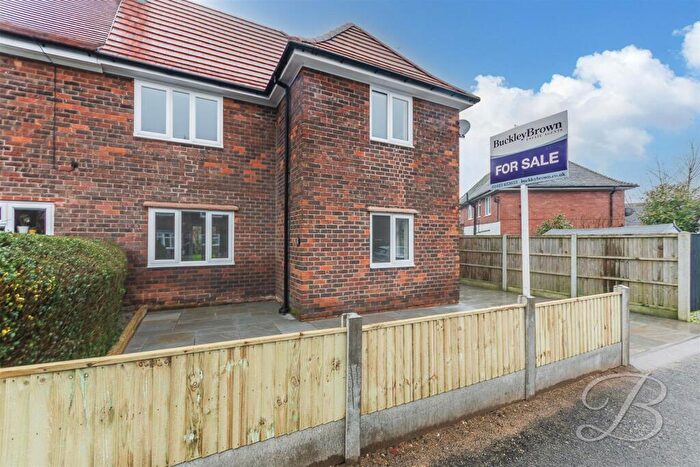 3 Bedroom End Of Terrace House For Sale In Fifth Avenue, Edwinstowe, Mansfield, NG21