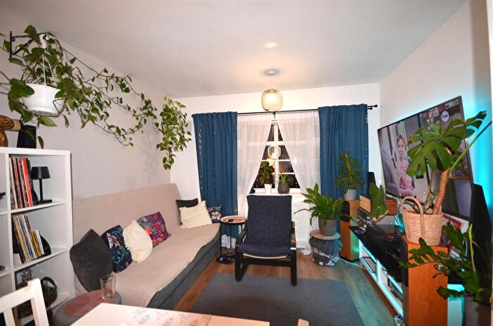 2 Bedroom Flat For Sale In Harrowdene Road, Wembley, Middlesex, HA0 - Photo 2