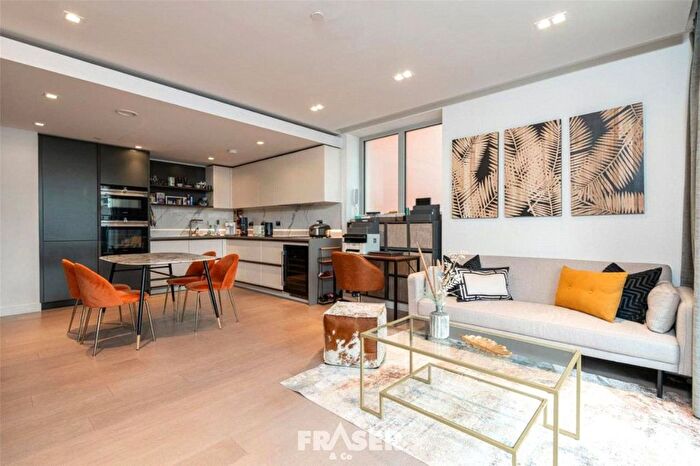 2 Bedroom Flat For Sale In Estrella, London, E14