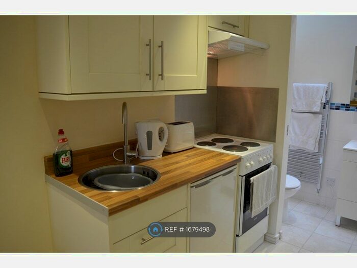 Studio To Rent In Cheltenham, Cheltenham, GL53