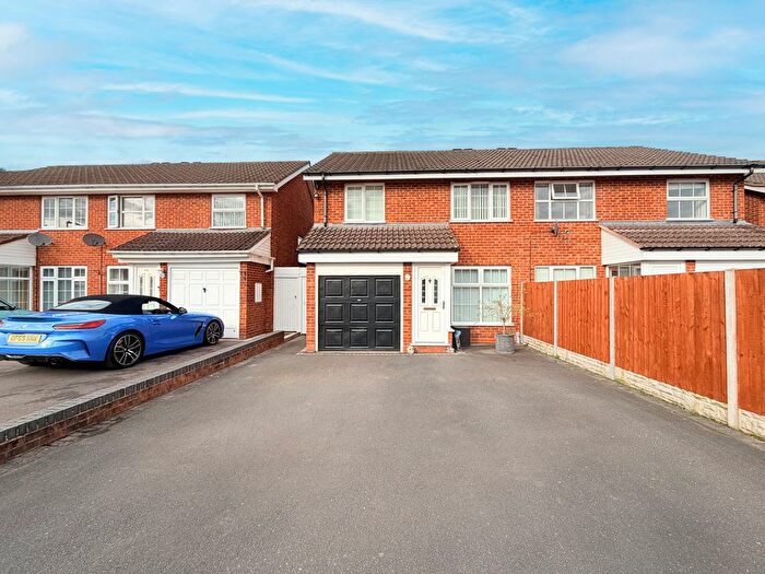 3 Bedroom Semi Detached House For Sale In Lillington Road, Shirley, B90