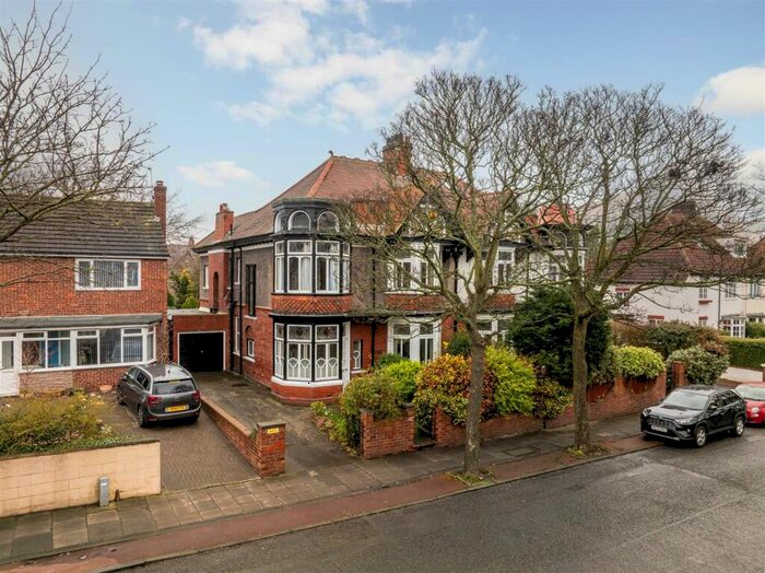 4 Bedroom Semi-Detached House To Rent In ** Month Tenancy** Cleveland Road, North Shields, NE29