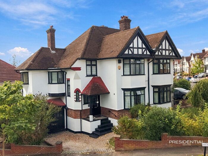 3 Bedroom Semi Detached House For Sale In Hurst Avenue, Chingford, E4