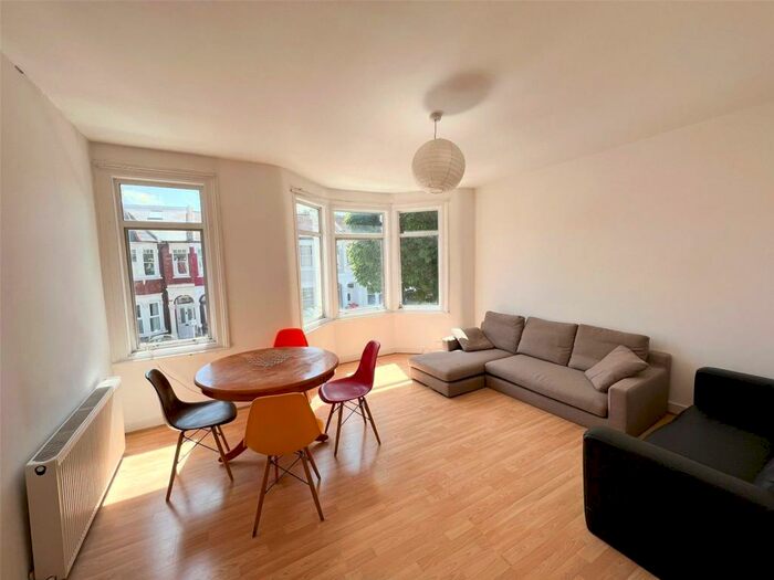 2 Bedroom Flat To Rent In Beresford Road, Harringay, London, N8