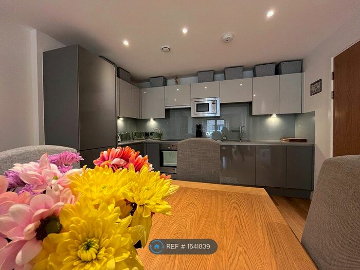 2 Bedroom Flat To Rent In Gaol Ferry Steps, Bristol, BS1