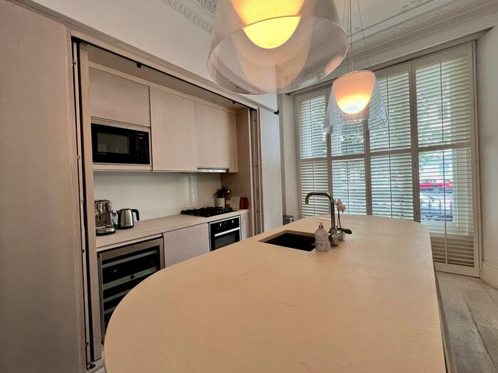 3 Bedroom Flat To Rent In Westbourne Gardens, London, W2