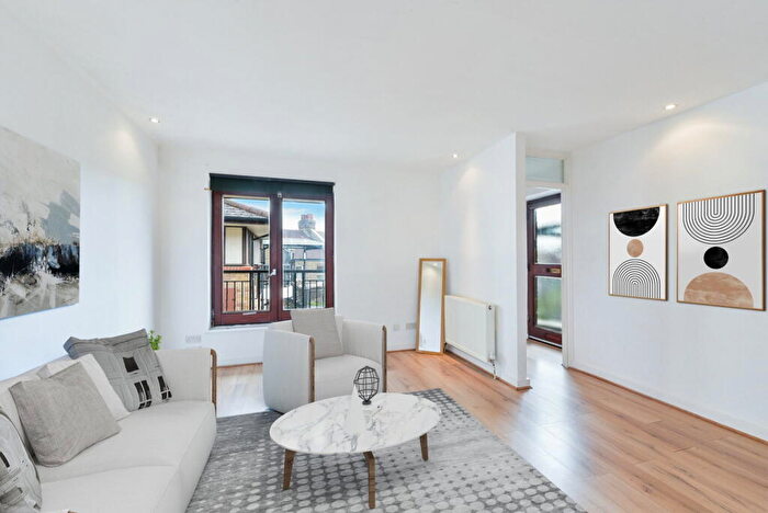 1 Bedroom Flat For Sale In Elsdale Street, London, E9 - Photo 3