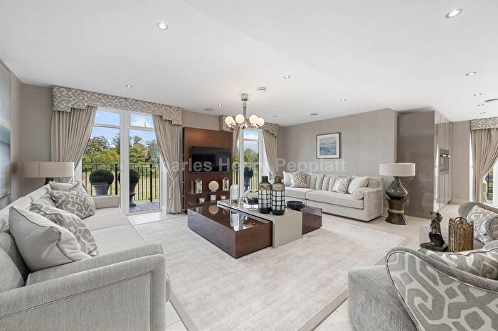 2 Bedroom Flat To Rent In Marlborough Drive, Bushey, WD23