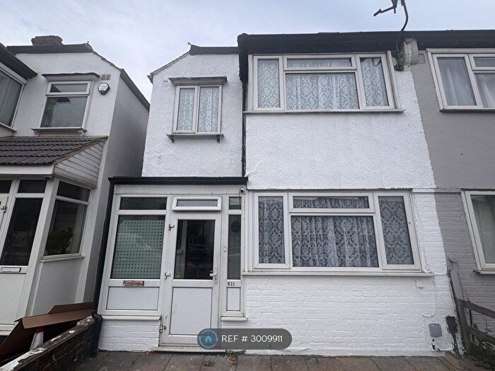 3 Bedroom Semi-detached House To Rent In Mitcham Road, Croydon, CR0
