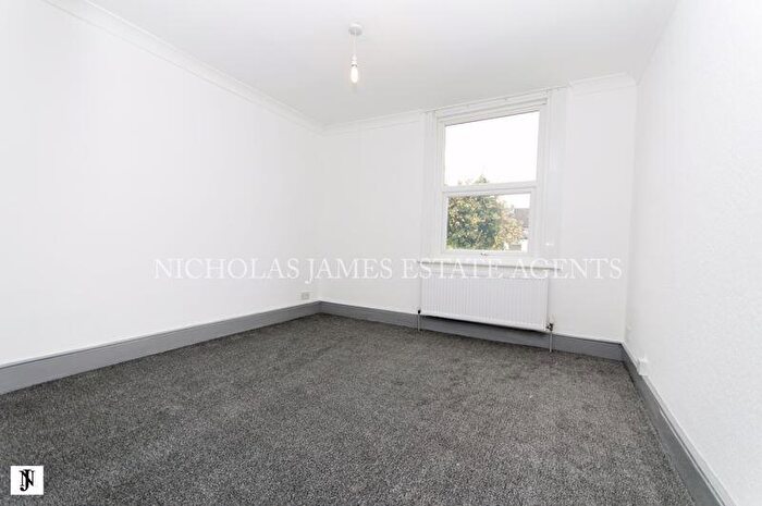 Flat To Rent In Mattison Road, Haringey, London, N4