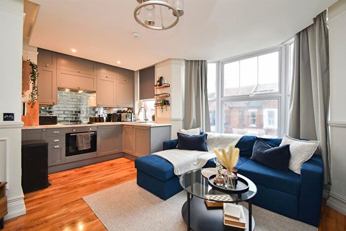 2 Bedroom Flat For Sale In Milward Road, Hastings, TN34