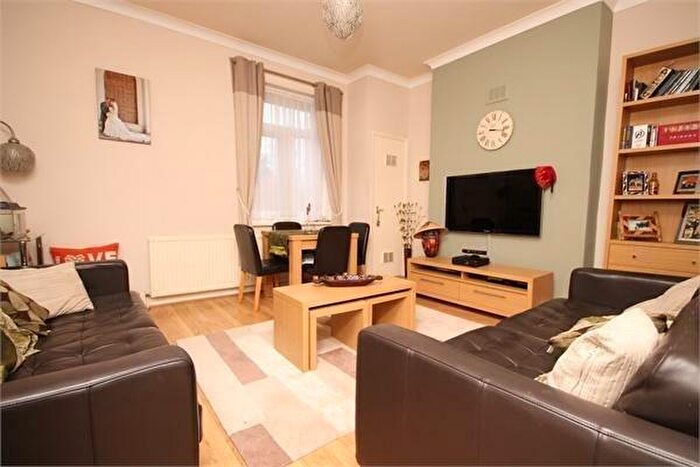 1 Bedroom Flat To Rent In Walm Lane, Willesden Green, NW2