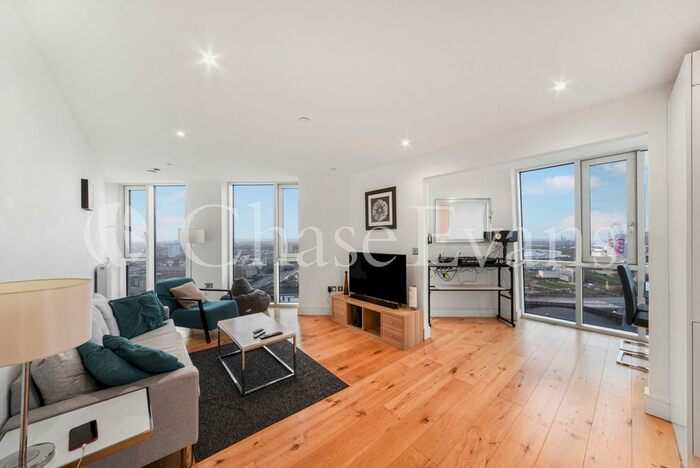 2 Bedroom Flat To Rent In High Street, Stratford, London, E15