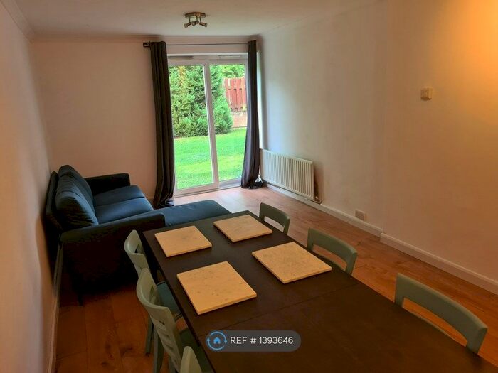 2 Bedroom Flat To Rent In Laleham Road, Staines-Upon-Thames, TW18