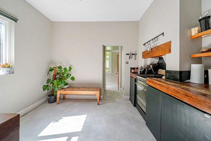 3 Bedroom Maisonette For Sale In Hailsham Avenue, Streatham Hill, London, SW2