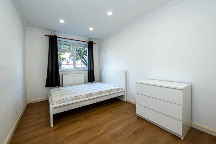 4 Bedroom House To Rent In Olney Road, Kennington, London, SE17