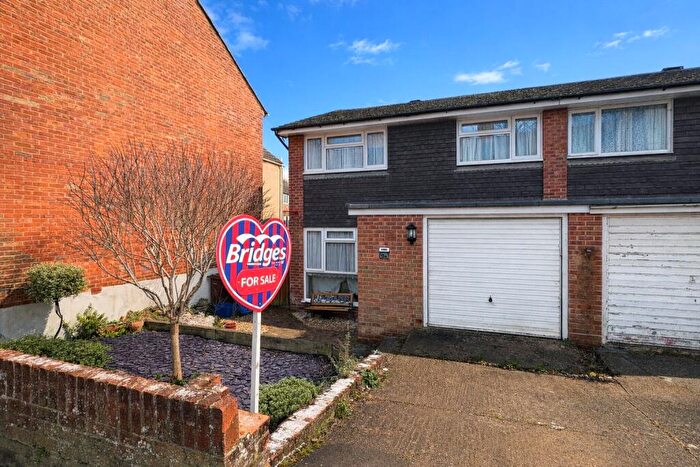 3 Bedroom Semi Detached House For Sale In Western Road, Aldershot, Hampshire, GU11