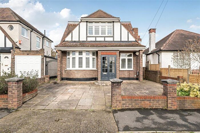 4 Bedroom Detached House For Sale In Queens Drive, Surbiton, KT5