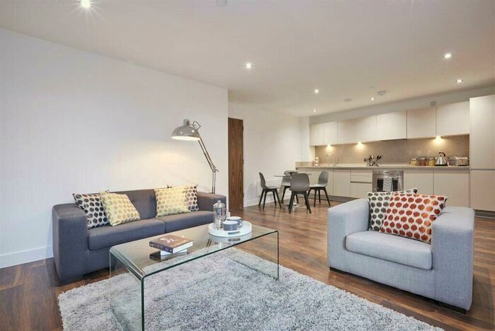 3 Bedroom Apartment To Rent In Old Bethnal Green Road, Cambridge Heath, Tower Hamlets, London, E2