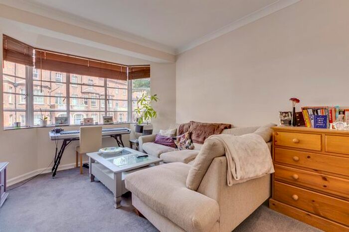 1 Bedroom Flat To Rent In Barton Court, Barons Court Road, London, W14