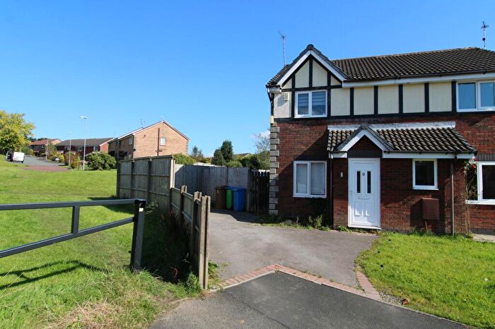 2 Bedroom Semi-Detached House To Rent In Brackenlea Fold, Norden, OL12