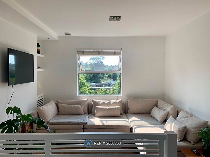 2 Bedroom Flat To Rent In Roundwood Road, London, NW10
