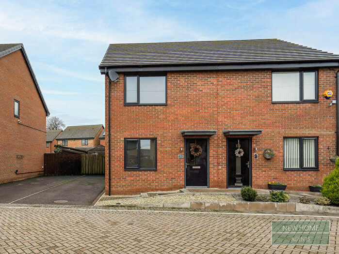 2 Bedroom Semi Detached House For Sale In Finchley Close, Hull, HU8