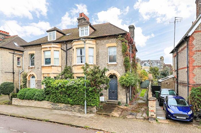 6 Bedroom Semi-Detached House For Sale In Lyndewode Road, Cambridge, CB1