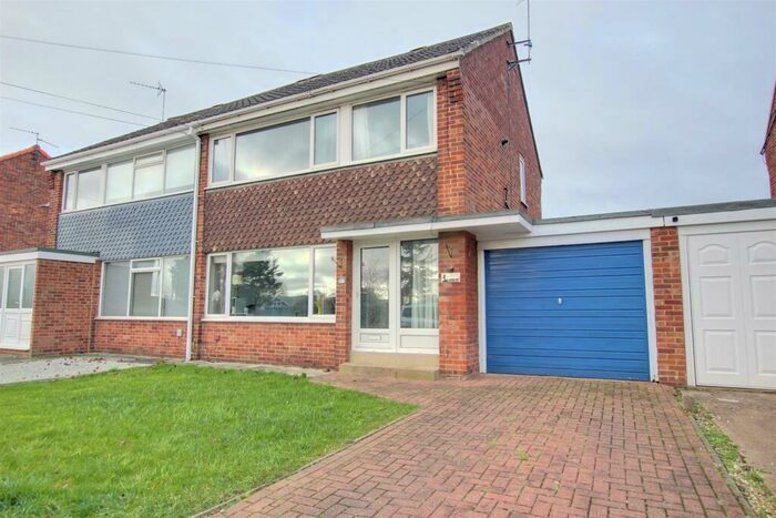 3 Bedroom House To Rent In Burden Road, Beverley, HU17
