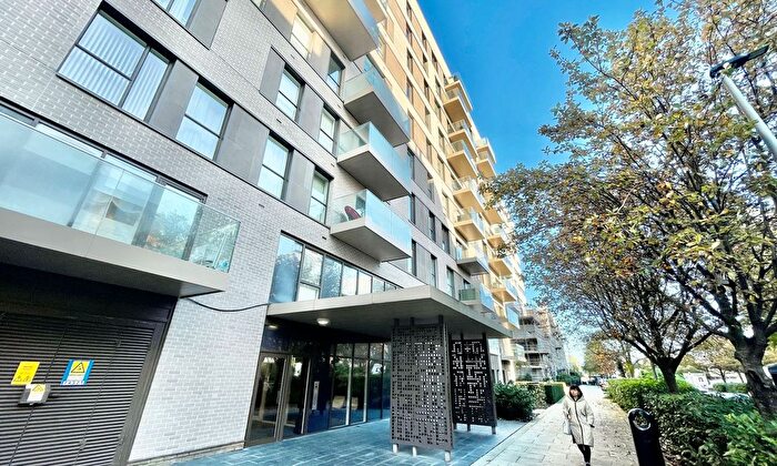 3 Bedroom Flat To Rent In Cutter Lane, London, SE10