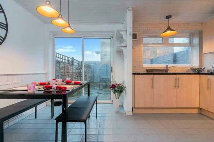 1 Bedroom Detached House To Rent In Surbiton, KT5