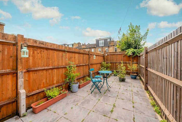 2 Bedroom Flat To Rent In Quicks Road, South Wimbledon, London, SW19