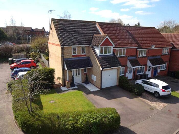 3 Bedroom End Of Terrace House To Rent In Collingwood Close, Luton, Bedfordshire, LU4
