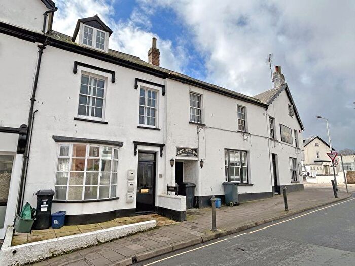 2 Bedroom Flat To Rent In Salcombe Road, Sidmouth, EX10
