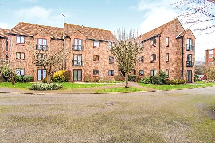 1 Bedroom Flat To Rent In Halsey Road, Watford, Hertfordshire, WD18