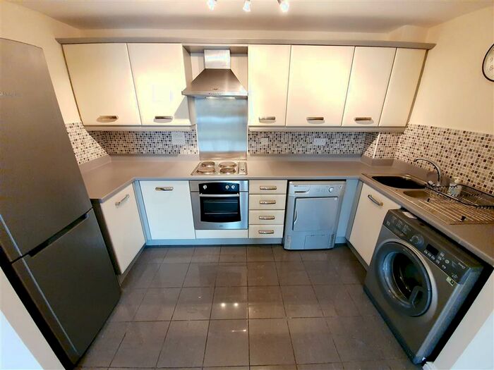 2 Bedroom Apartment To Rent In Finings Court, Burton-On-Trent, DE14