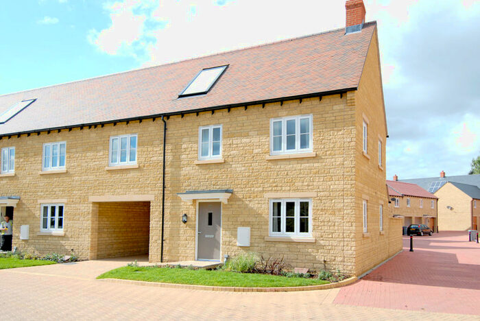 3 Bedroom Link Detached House To Rent In Hazeldene Close, Eynsham, OX29