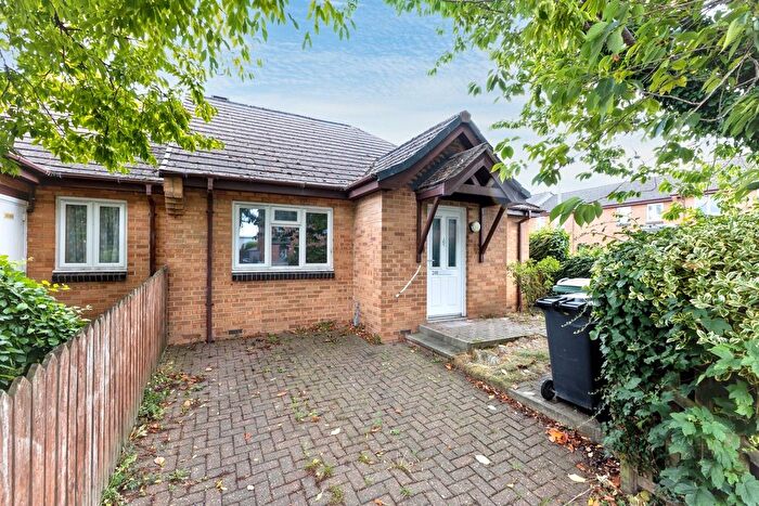 2 Bedroom Bungalow For Sale In Deans Way, Gloucester, GL1