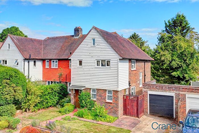4 Bedroom Semi-Detached House For Sale In The Avenue, Hailsham, BN27