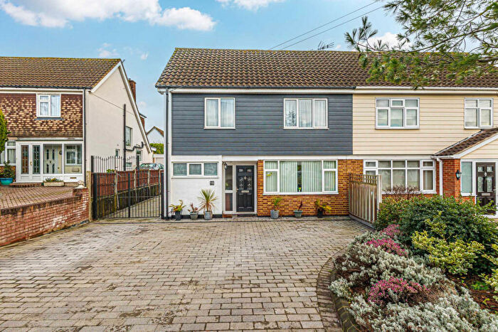 3 Bedroom Semi Detached House For Sale In Kingswood Crescent, Rayleigh, SS6
