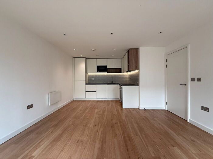 1 Bedroom Flat To Rent In Beaufort Square, London, NW9