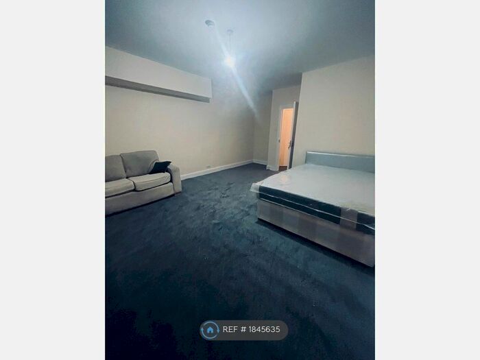 2 Bedroom Flat To Rent In Wandsworth Bridge Road, London, SW6